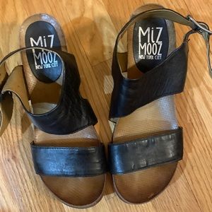 MIZ MOOZ - Black leather sandals